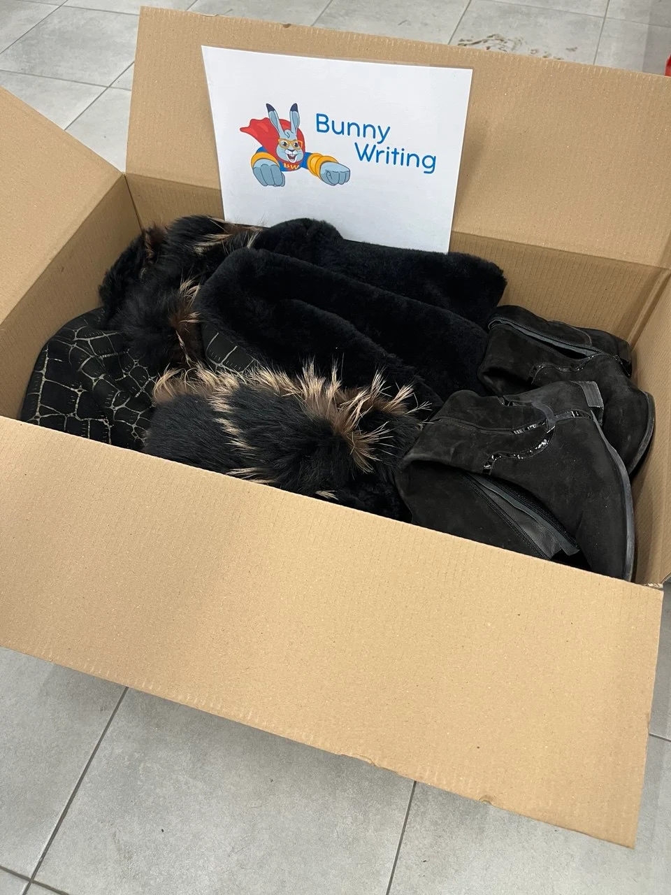 Листопад: благодійність від Bunny-Writing — передали 30 кг теплих речей